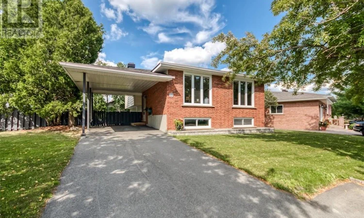 1902 Overbrook Crescent