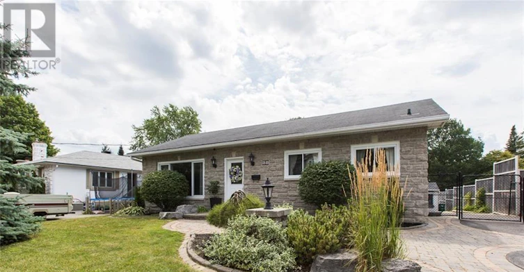 28 Appleford Street, Ottawa, ON, K1J 6T9 - 2