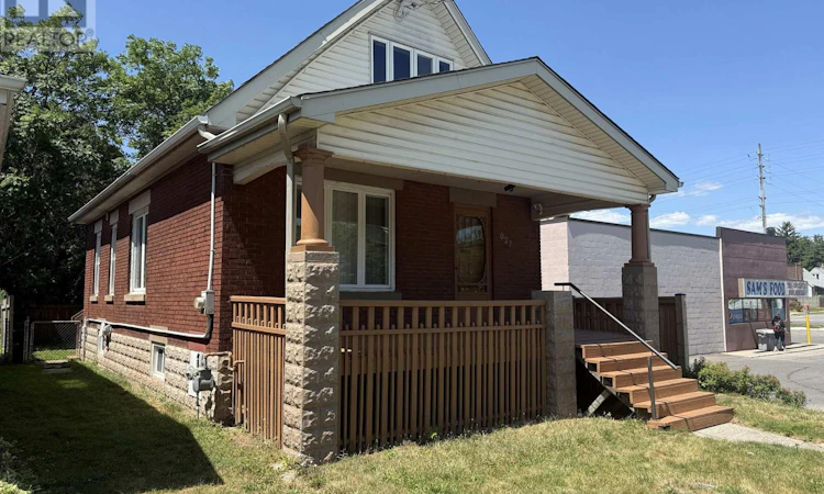 827 Quebec Street