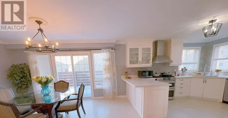 UPPER-193 Dean Burton Lane, Newmarket, ON, L3X 3C4 - 3