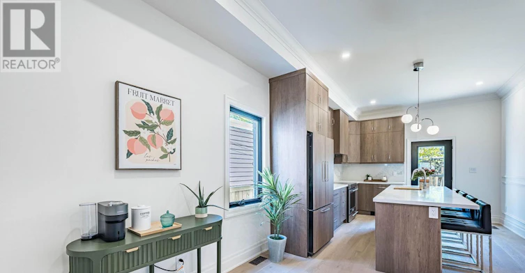 369 Pacific Avenue, Toronto, ON, M6P 2R2 - 8