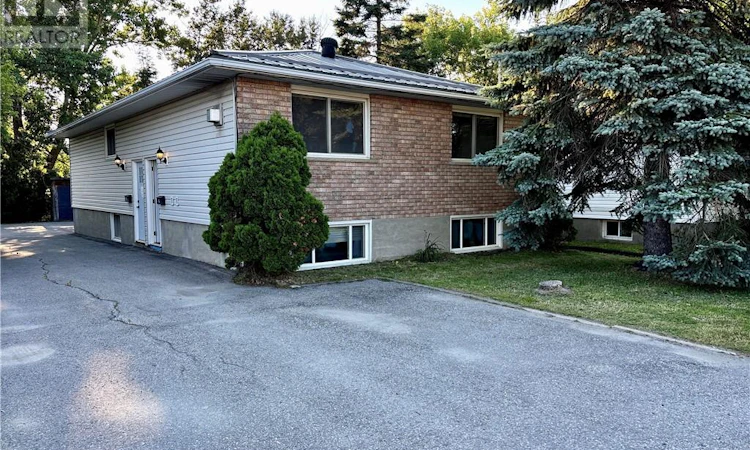 1371 Falconbridge Road