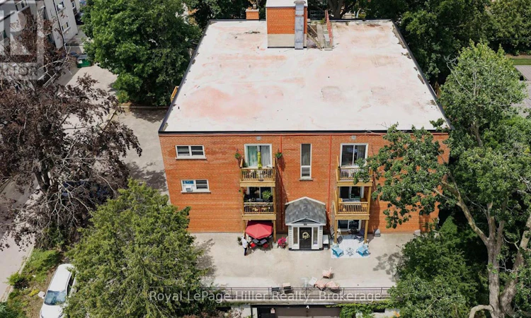 98 William Street E