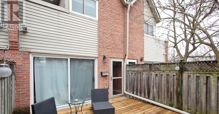 12-50 Battenberg Avenue, Toronto, ON, M4L 1J8 - 22
