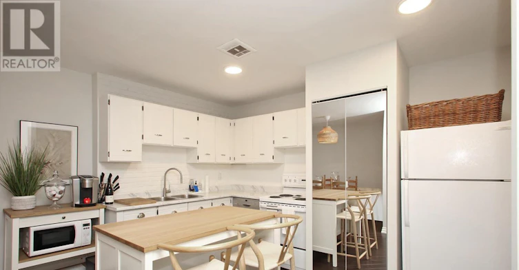 12-50 Battenberg Avenue, Toronto, ON, M4L 1J8 - 12