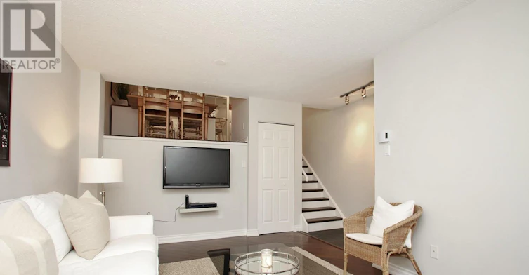 12-50 Battenberg Avenue, Toronto, ON, M4L 1J8 - 4