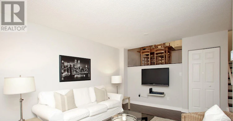 12-50 Battenberg Avenue, Toronto, ON, M4L 1J8 - 5