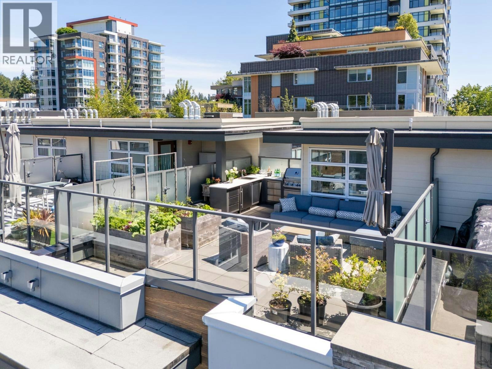 215-2060 Curling Road, North Vancouver, BC, V7P 0E1