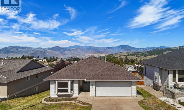 684 Dunrobin Drive