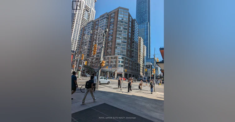 820-711 Bay Street, Toronto, ON, M5G 2J8
