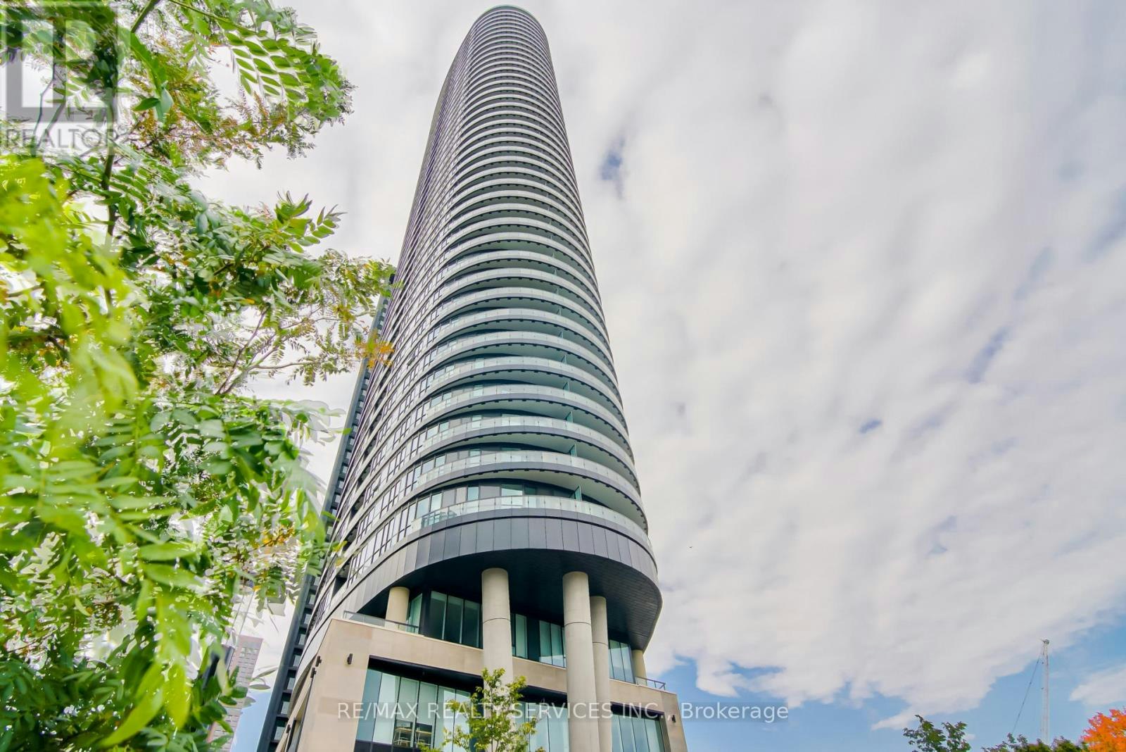 2321-585 Bloor Street E, Toronto, ON, M4W 0B3