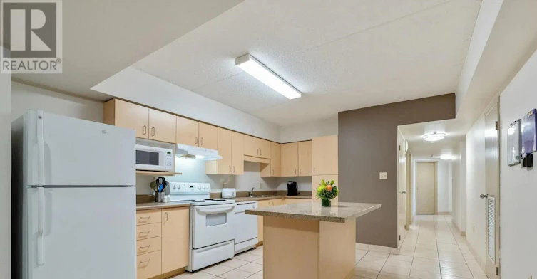 905-1686 Main Street W, Hamilton, ON, L8S 0A2 - 2