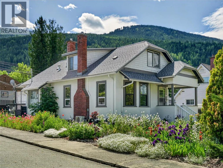 524 Second Street, Nelson, BC, V1L 2L5 - 2