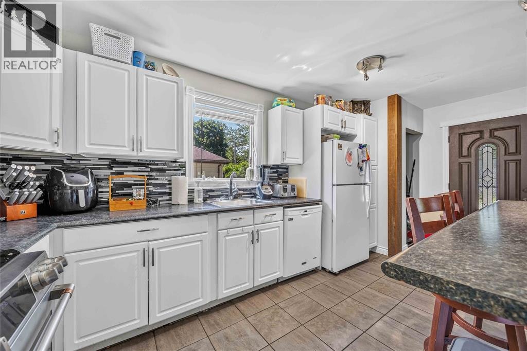 582 Superior Street, Sarnia, ON, N7T 7E6 - 7