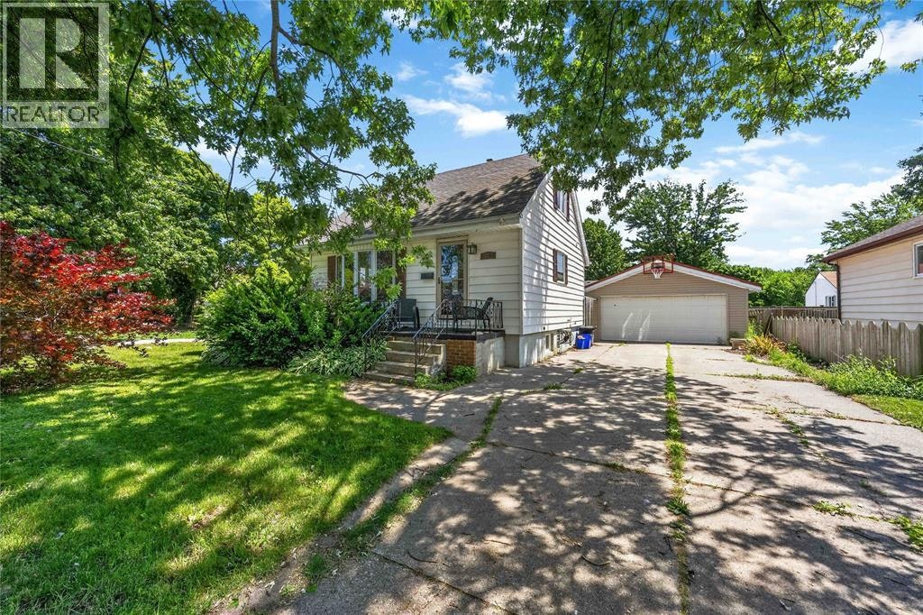 582 Superior Street, Sarnia, ON, N7T 7E6 - 2