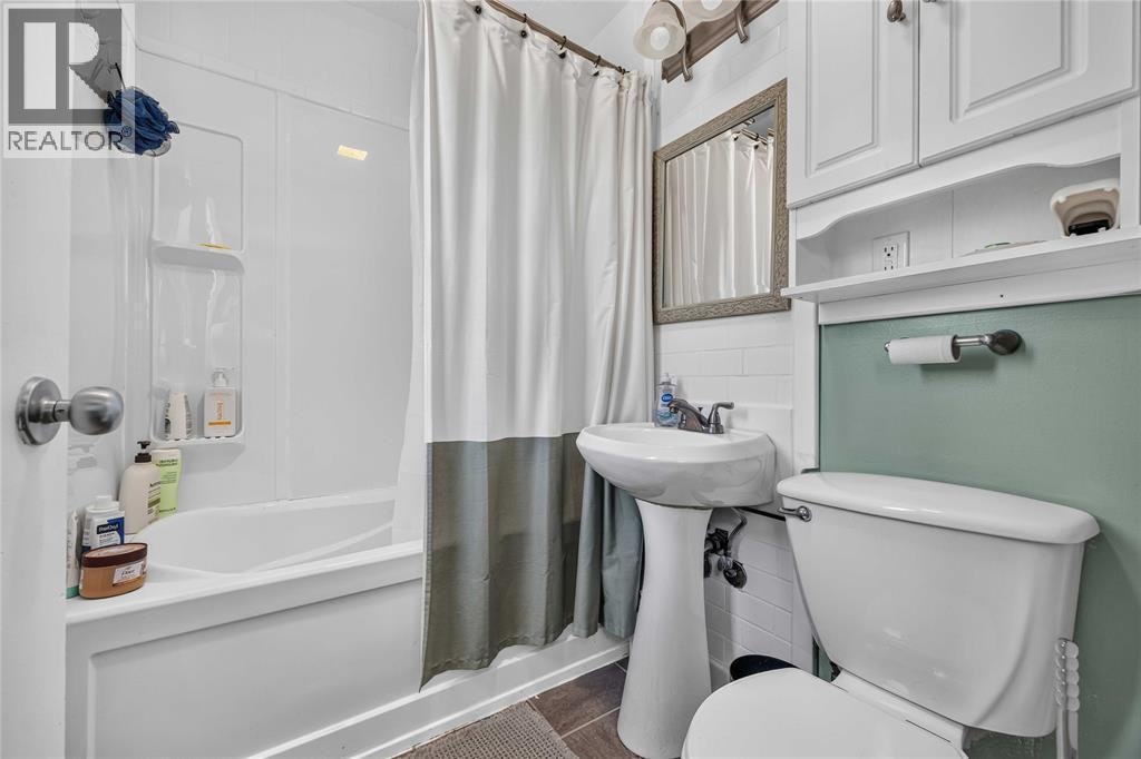 582 Superior Street, Sarnia, ON, N7T 7E6 - 11