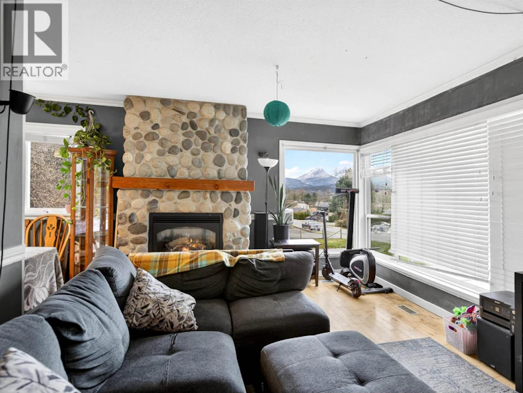 12141 230 Street, Maple Ridge, BC, V2X 6R4 - 9
