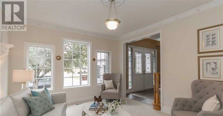 704 Foxcroft Boulevard, Newmarket, ON, L3X 1N2 - 3