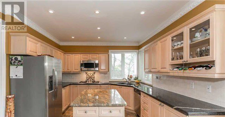 704 Foxcroft Boulevard, Newmarket, ON, L3X 1N2 - 7