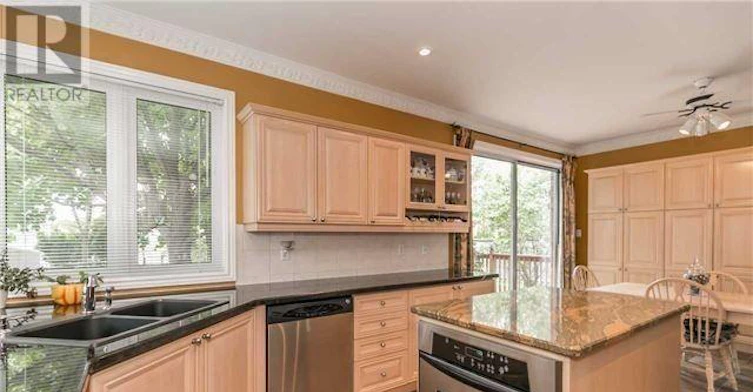 704 Foxcroft Boulevard, Newmarket, ON, L3X 1N2 - 6