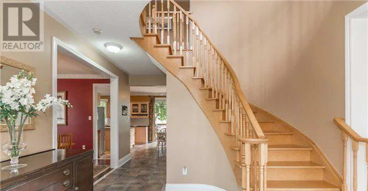 704 Foxcroft Boulevard, Newmarket, ON, L3X 1N2 - 2