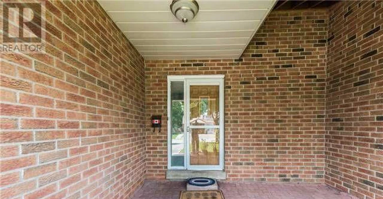 18 Omega Square, Brampton, ON, L6Z 1K5 - 2