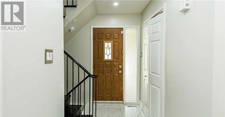 18 Omega Square, Brampton, ON, L6Z 1K5 - 3