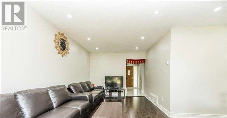 18 Omega Square, Brampton, ON, L6Z 1K5 - 4