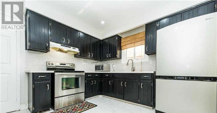18 Omega Square, Brampton, ON, L6Z 1K5 - 8