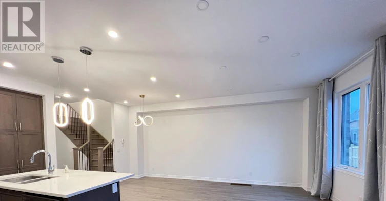 8 Brofarm Lane, Whitchurch-Stouffville, ON, L4A 5G2 - 6
