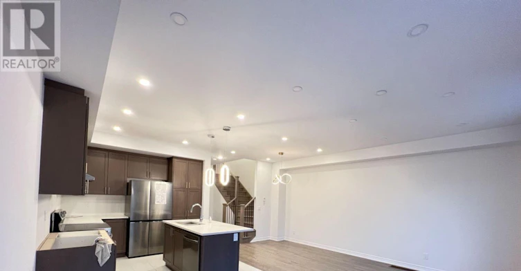 8 Brofarm Lane, Whitchurch-Stouffville, ON, L4A 5G2 - 3