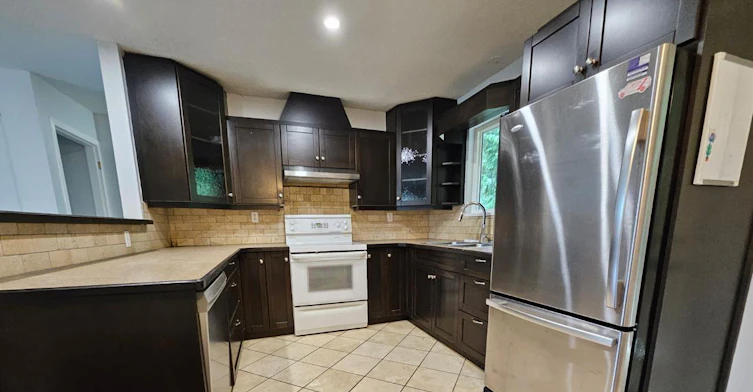 15118 91a Avenue, Surrey, BC, V3R 6X1 - 2