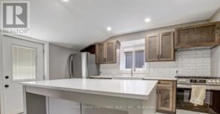 123 Erie Street, St. Thomas, ON, N5R 2N1 - 8