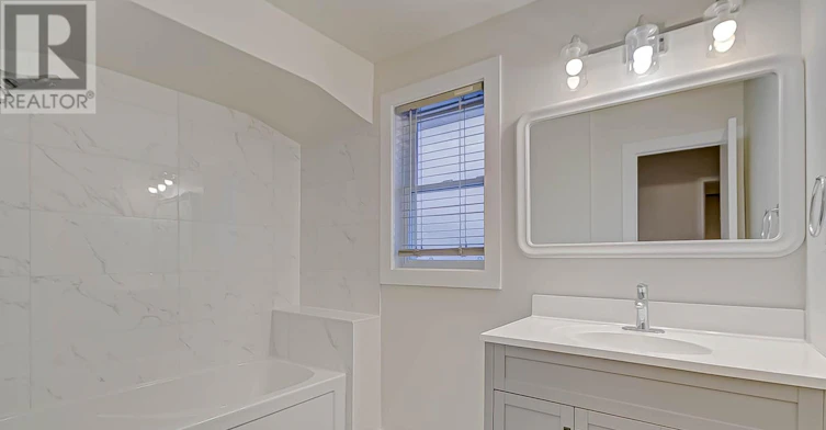 25 Sage Avenue, Toronto, ON, M6B 3W4 - 12