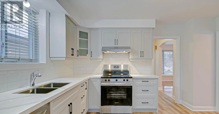 25 Sage Avenue, Toronto, ON, M6B 3W4 - 6