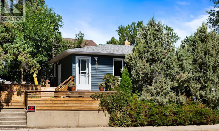 108 Douglas Avenue E