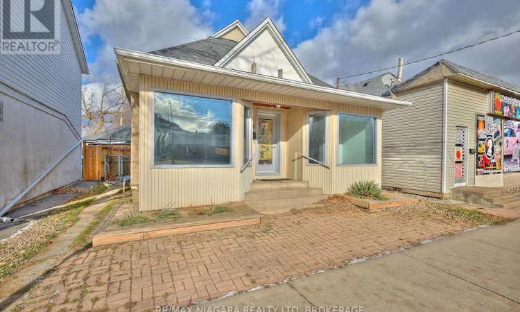 105A Welland Avenue