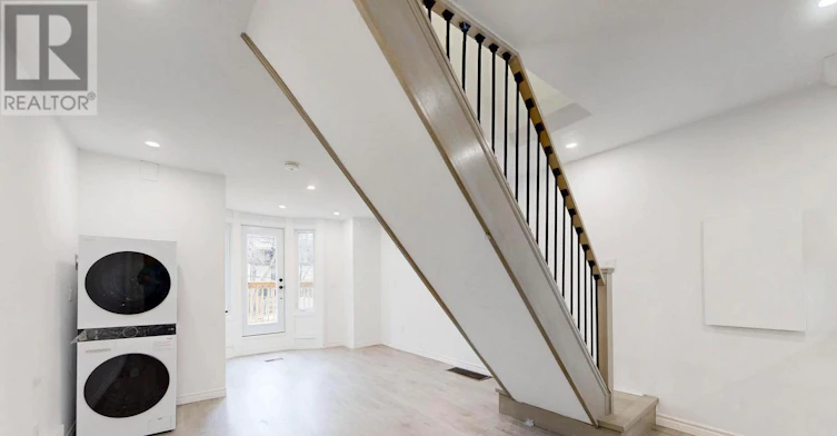 UPPER-393 Jones Avenue, Toronto, ON, M4J 3G5 - 17