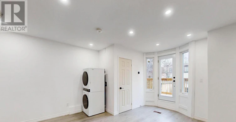 UPPER-393 Jones Avenue, Toronto, ON, M4J 3G5 - 9