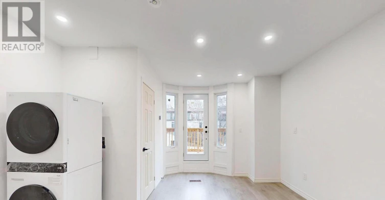 UPPER-393 Jones Avenue, Toronto, ON, M4J 3G5 - 8