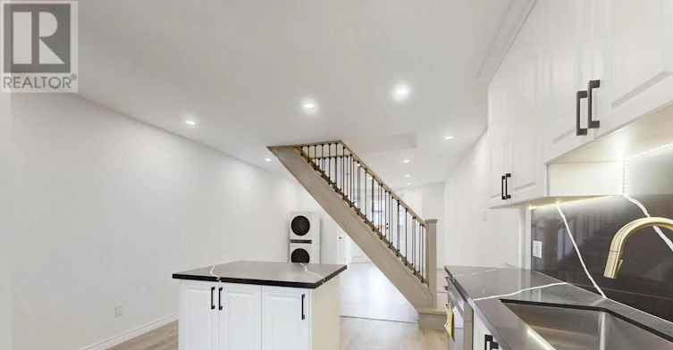 UPPER-393 Jones Avenue, Toronto, ON, M4J 3G5 - 22
