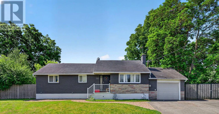 60 Westwood Drive, Ottawa, ON, K2G 2X1 - 2