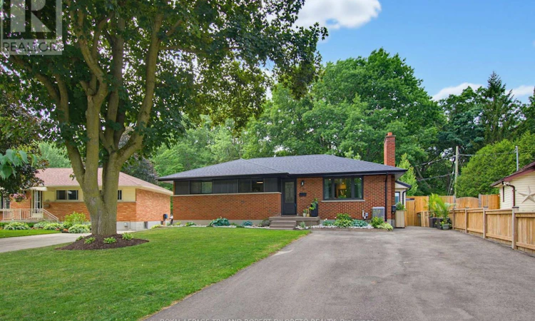 9 Strathcona Drive