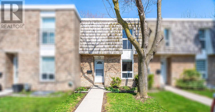 106-701 Burnhamthorpe Road, Toronto, ON, M9C 2Z6 - 2