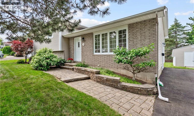 19 Monte Carlo Crescent