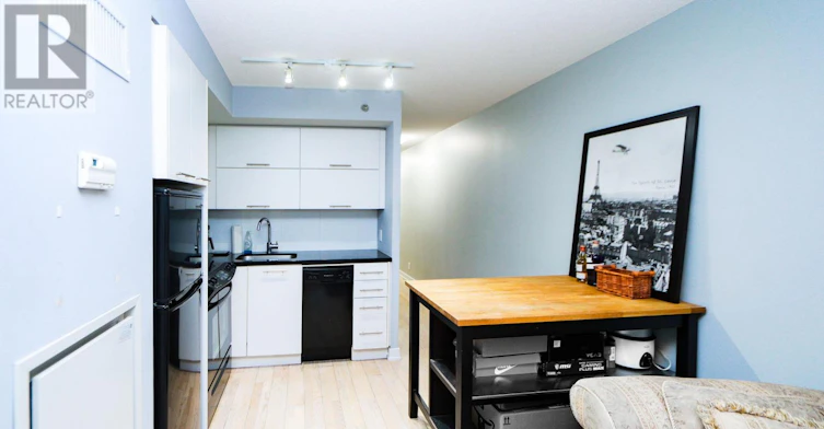 221-21 Nelson Street, Toronto, ON, M5V 3H9 - 4