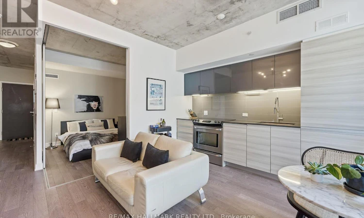 323-1190 Dundas Street E