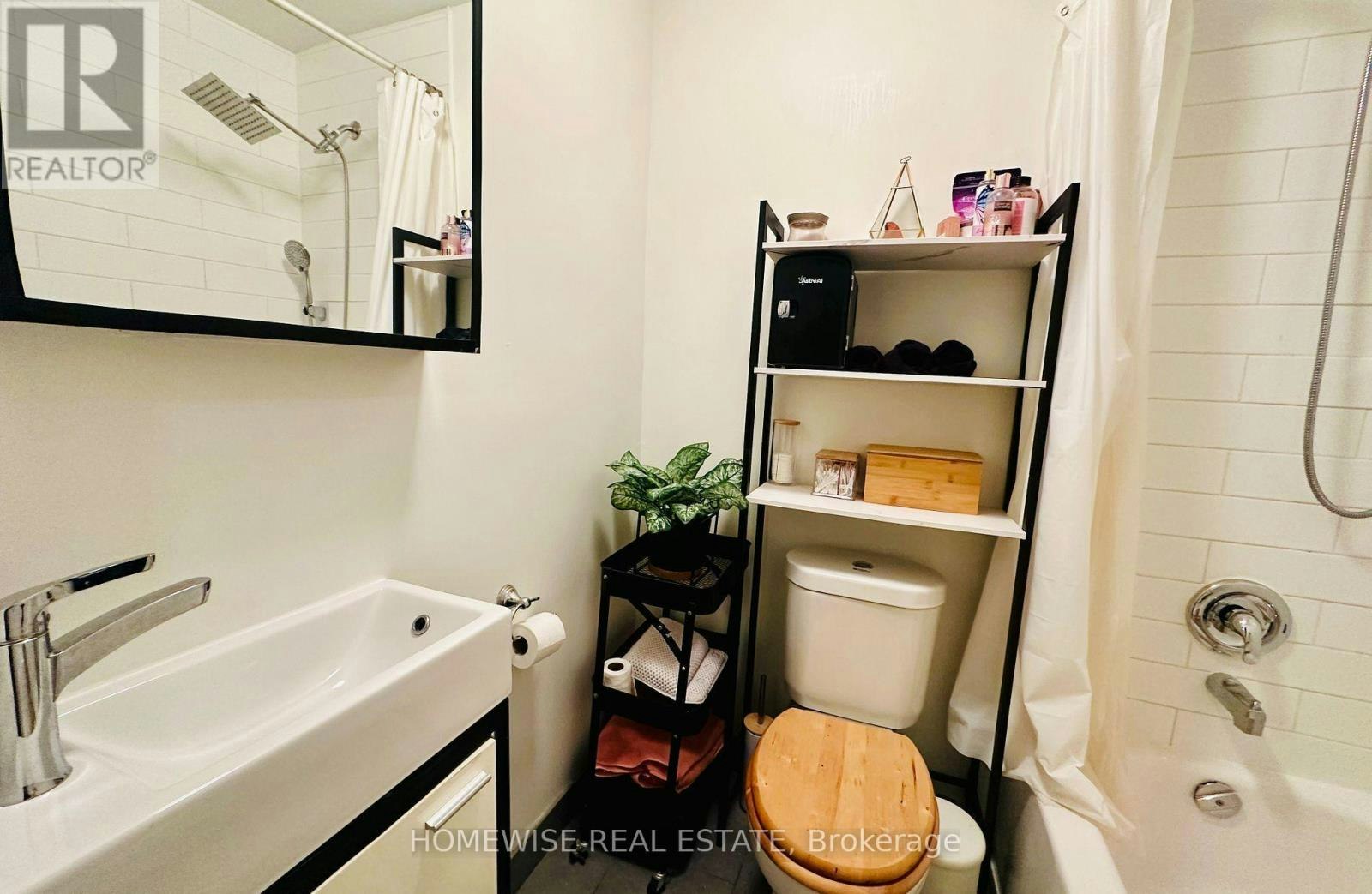 209-1 Triller Avenue, Toronto, ON, M6K 3B7 - 10