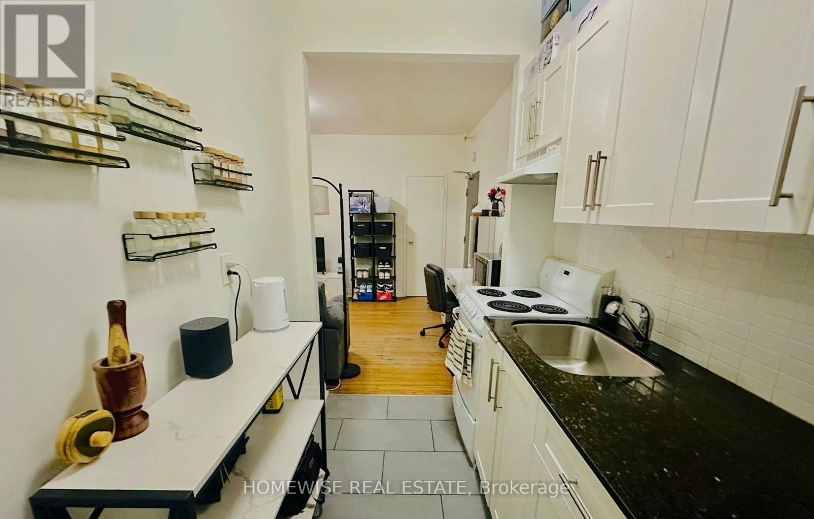 209-1 Triller Avenue, Toronto, ON, M6K 3B7 - 4