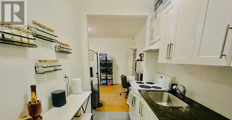 209-1 Triller Avenue, Toronto, ON, M6K 3B7 - 4